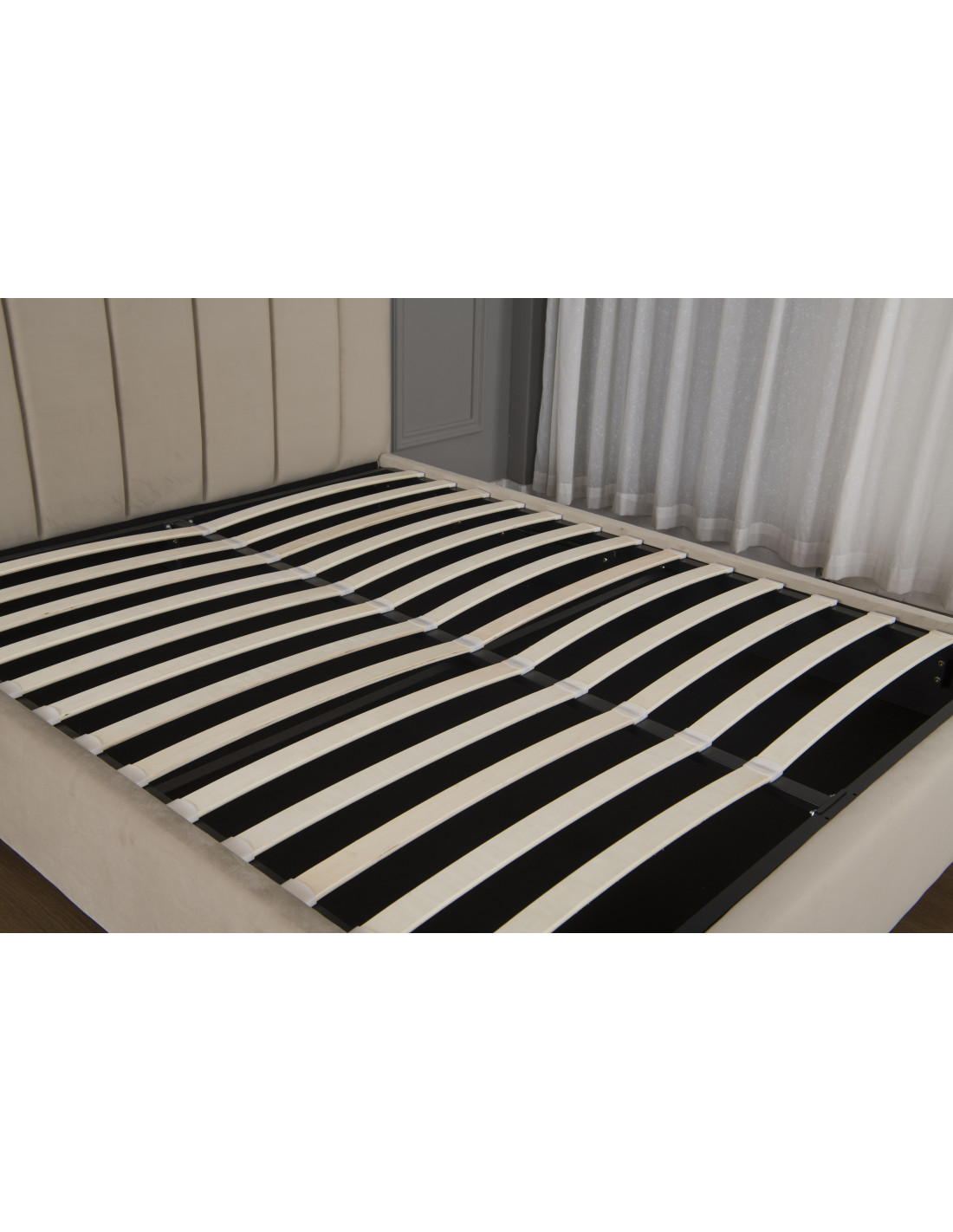 Lit Coffre en Velours Beige – Modèle Imperial Lit Coffre en Velours Beige – Modèle Imperial